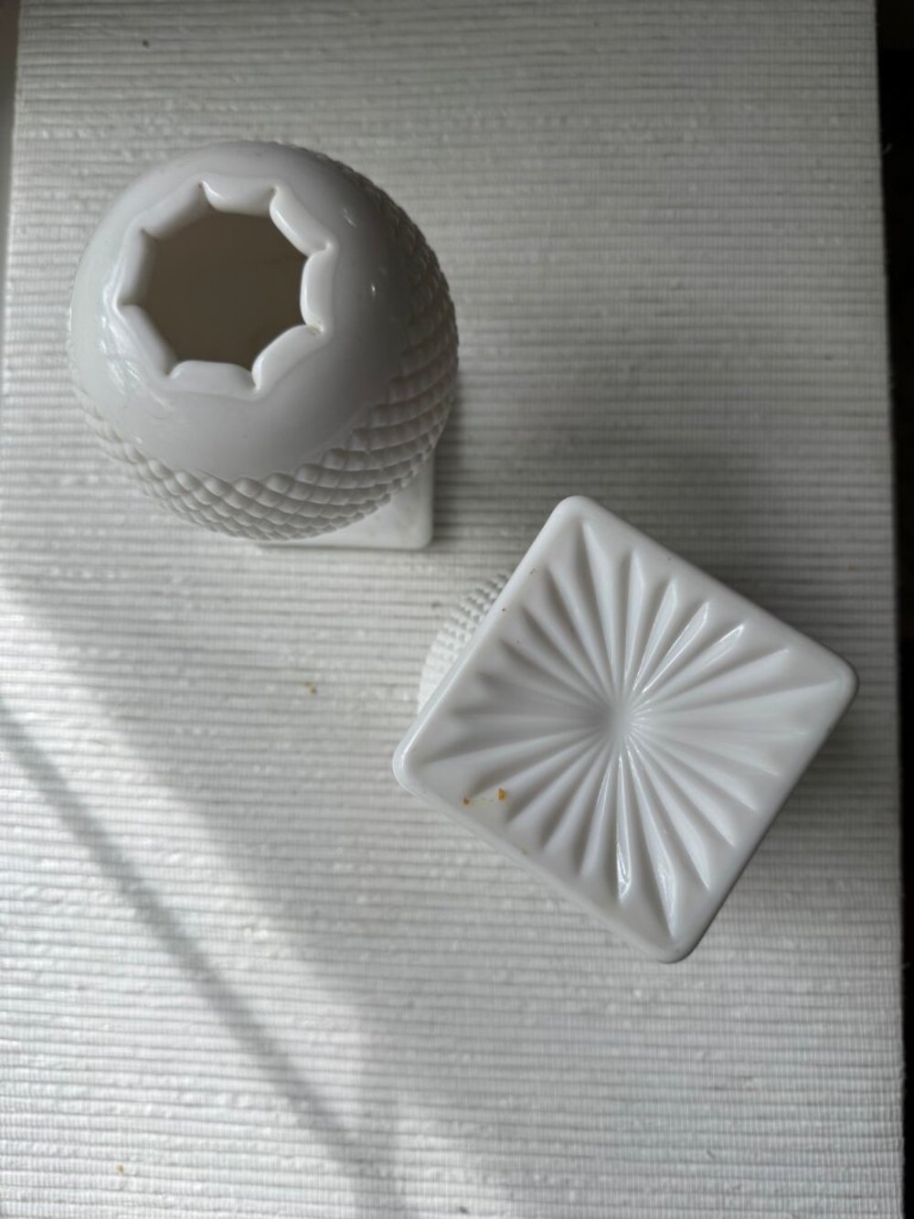 Pair of 2 Vintage White Milk Glass Hobnail Footed Vases Diamond Point - Picture 5 of 7